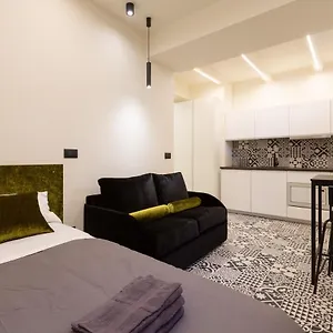 https://crescenzago-luxury-yellow-house.it-lombardy.com